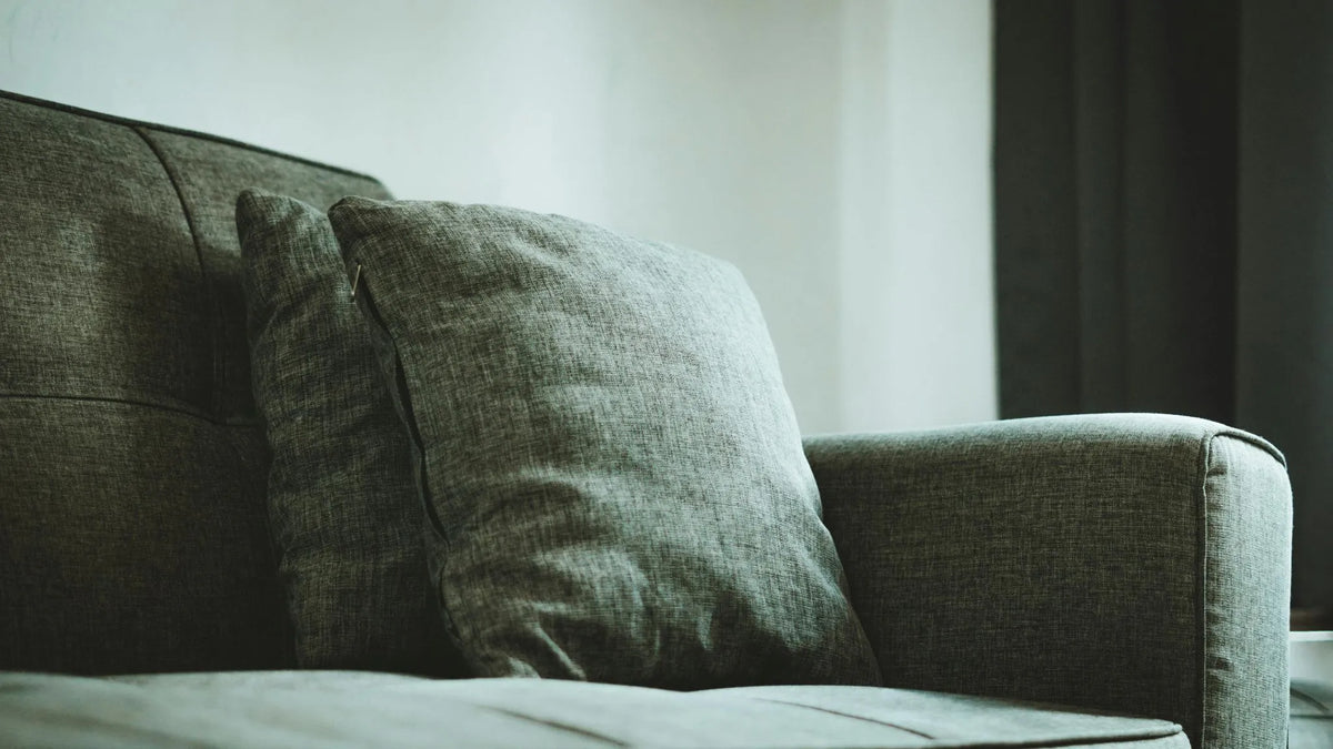 Comment nettoyer un canapé en tissu sans faire d'auréole ? - Novapur™